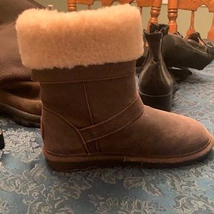 Bear paws Fur trimmed boots